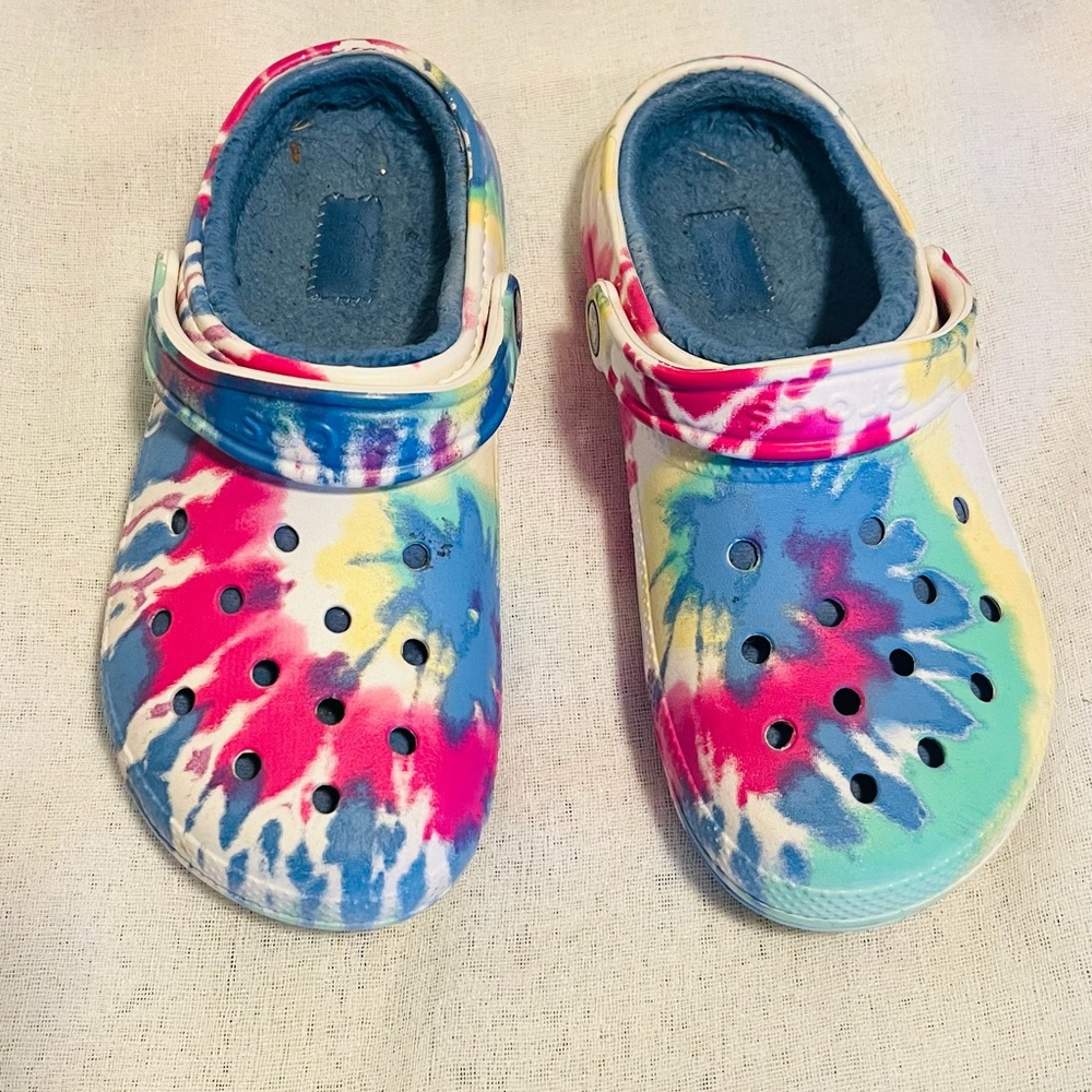Tie Dye Lined CROCS; Women’s 8, Men’s 6